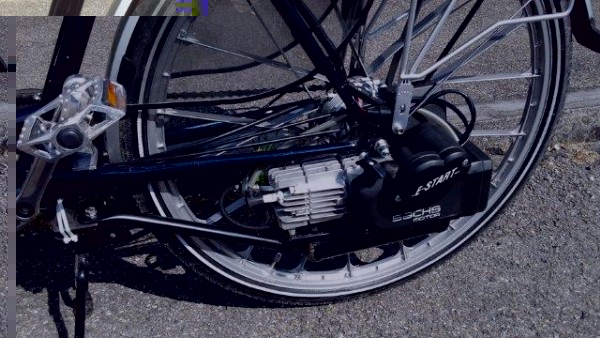 Den Motor kenn ihr ja. Habe die normalen Pedale durch Alluminium Pedale ersetzt. Sie sind schön gross, leicht, rutschfest, drehen gut.