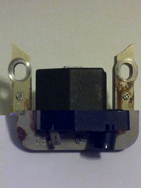Neue Zündspule auf dem Metallkern der Saxonette.jpg