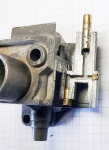 Benzinfluss im Vergaser.jpg