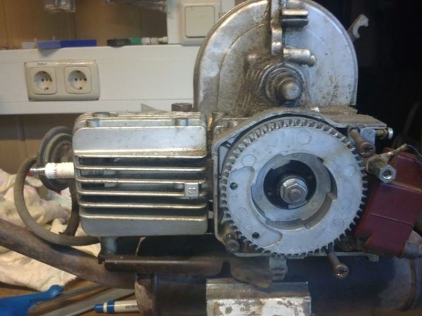 Der Motor ohne Hinterrad